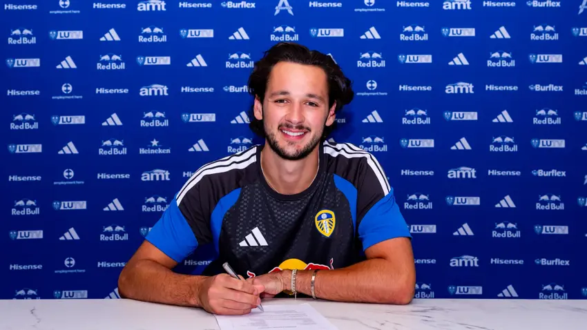 James Trafford har endelig signert for Leeds!